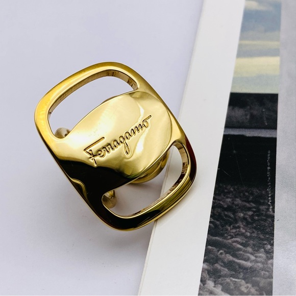 SALVATORE FERRAGAMO Logo Ring Scarf - Picture 2 of 6